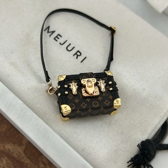 Labubu Crosbody - Picture 2 of 4